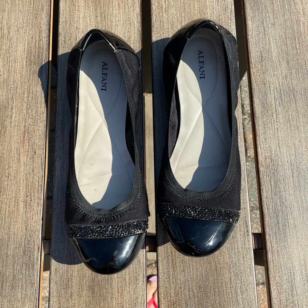 Alfani flats